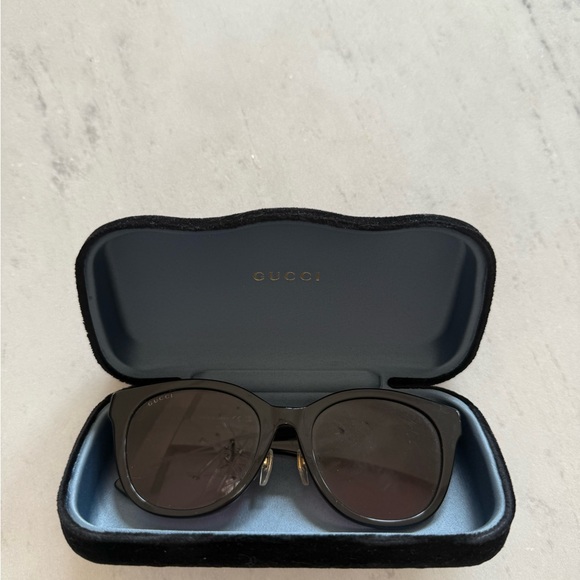 Gucci Black Women's Sunglasses - Picture 1 of 3
